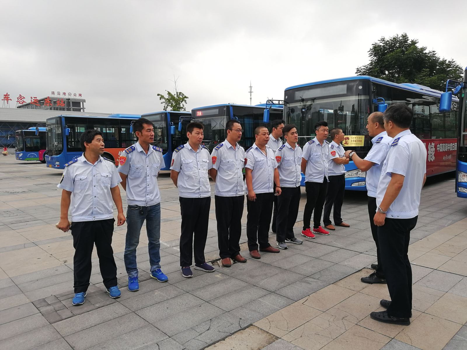 公交集團(tuán)海通公交公司做好安全運營工作 保障新生順利入學(xué)